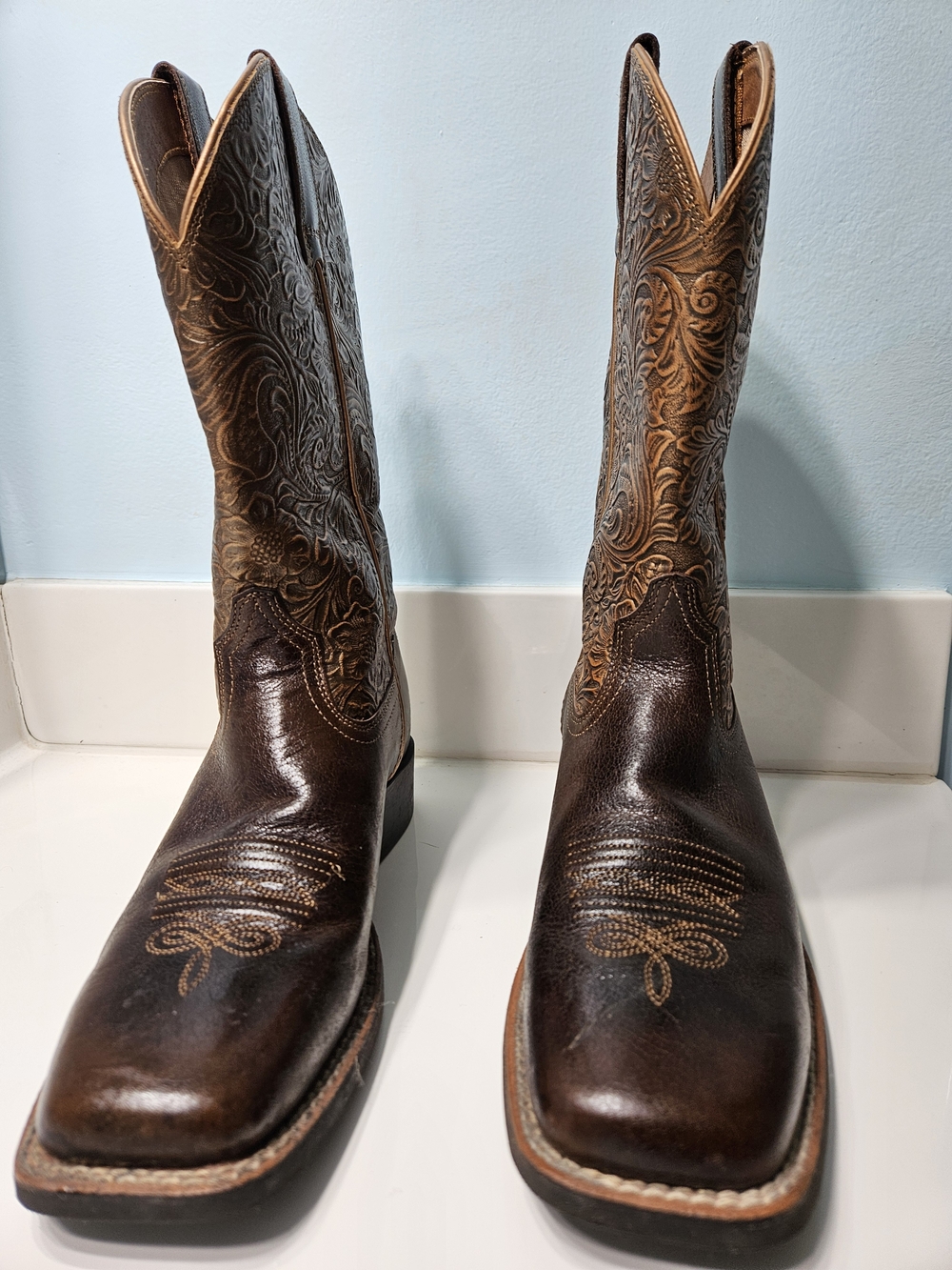 Ariat Women Brown Floral Embossed Leather Size 8